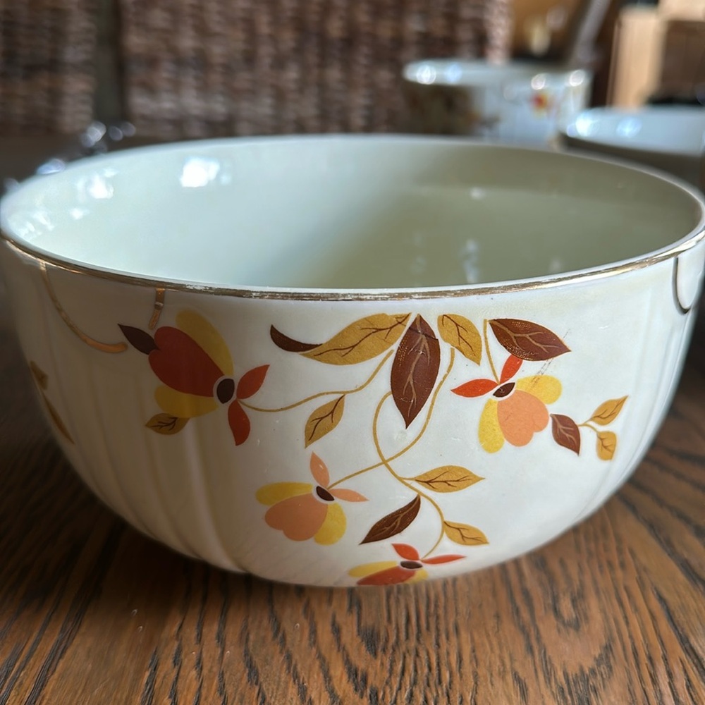 Vintage Hall's Superior Quality Kitchenware Serving Bowl GUC‎ no cracks